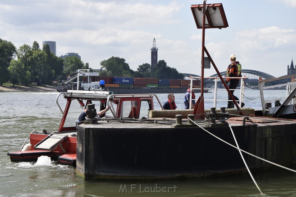 Uebung BF Taucher und Presse Koeln Zoobruecke Rhein P217.JPG - Miklos Laubert